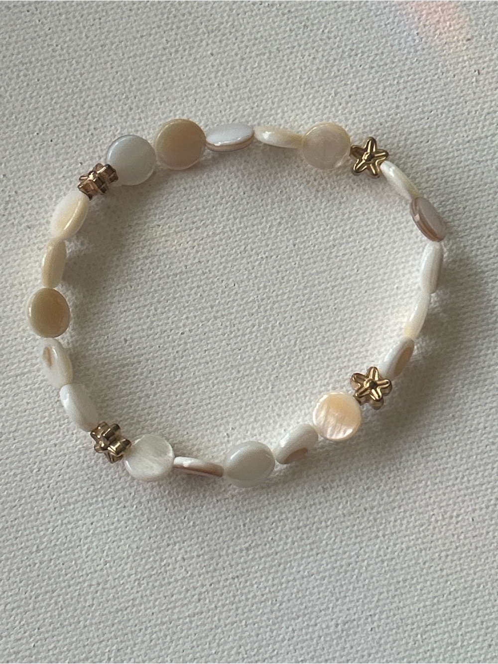 Shell Disc Stretch Bracelet with Gold Star Accents - Cream